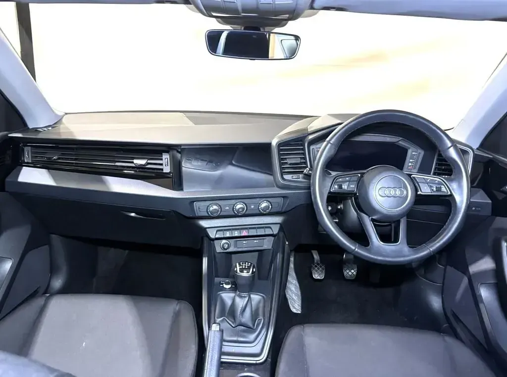 Usado Audi A1 Sportback Design 95 HP (69 kW) 2022 Preto Citadino