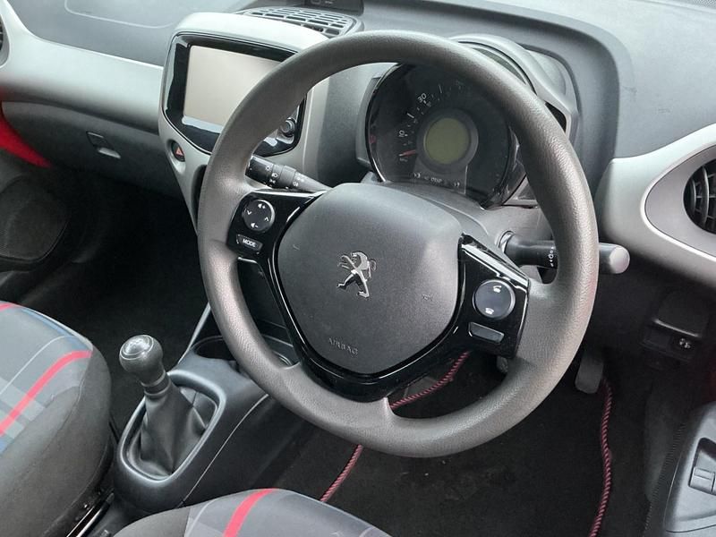 Used Peugeot 108 Active 68 HP (50 kW) 2015 Red Hatchback