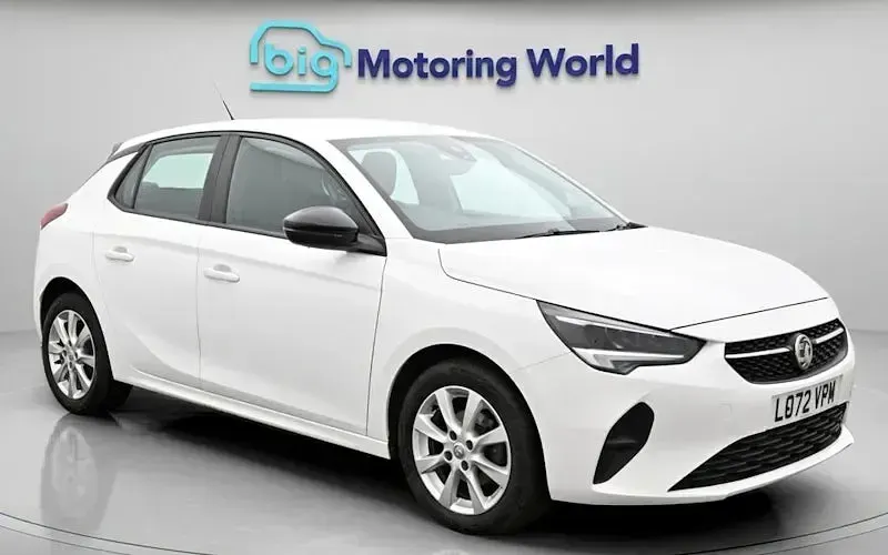 Second-hand Vauxhall Corsa Design Edition 75 CP (55 kW) 2022 Alb Hatchback