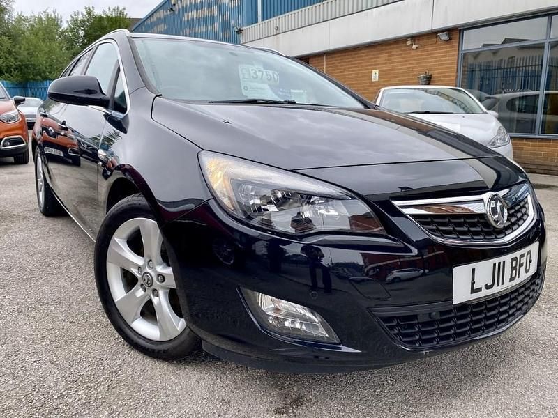 Black Used 2011 Vauxhall Astra SRi Estate | £3,275 (Fair price) - Image 1/4