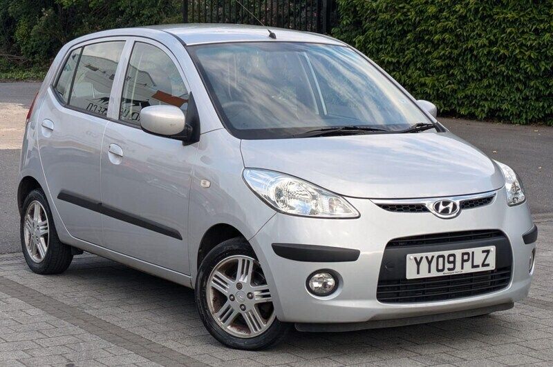 Silver Used 2009 Hyundai i10 Comfort Hatchback | £2,499 (Fair price) - Image 1/4