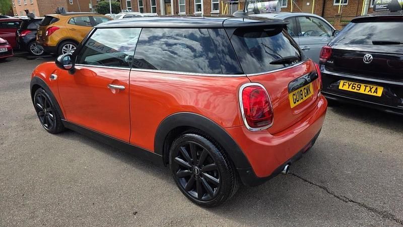 Begagnad Mini Cooper Hatch 2018 Orange Halvkombi