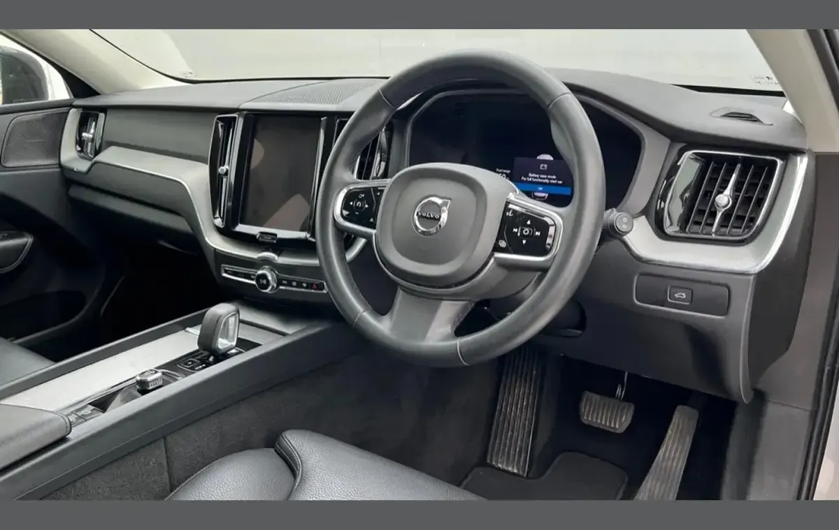 Used Volvo XC60 Plus 197 HP (144 kW) 2023 Silver SUV