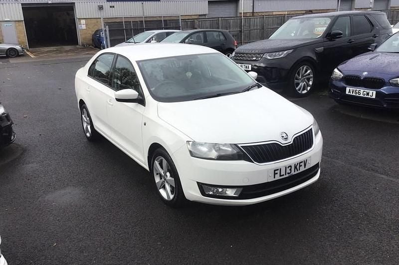 Used Skoda Rapid Elegance 2013 White Hatchback