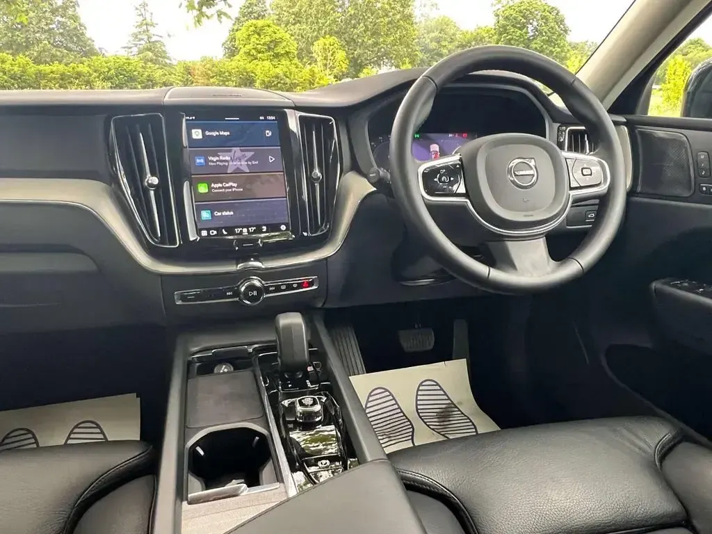 Used Volvo XC60 Plus 197 HP (144 kW) 2023 Silver SUV
