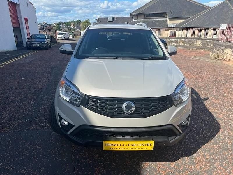 Used SsangYong Korando 175 HP (128 kW) 2015 White Estate