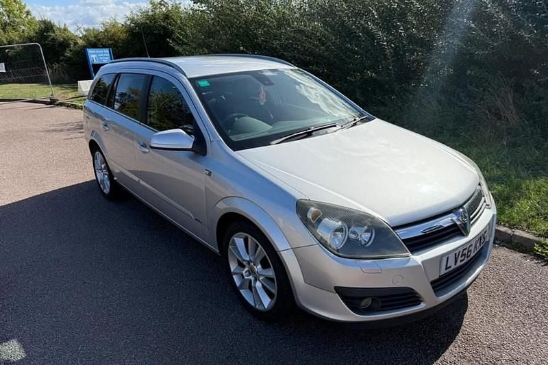Silver Used 2006 Vauxhall Astra Design Edition Estate | £2,350 (Fair price) - Image 1/1