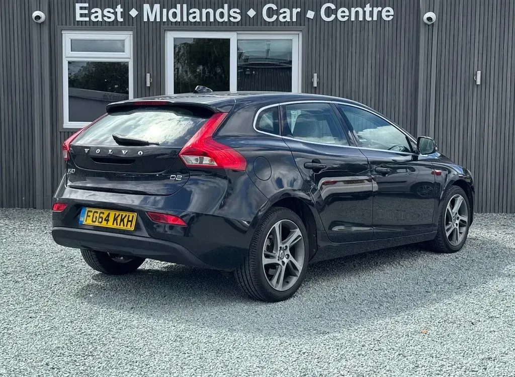 Used Volvo V40 SE Lux 115 HP (84 kW) 2014 Black Hatchback