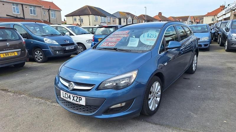 Second-hand Vauxhall Astra 115 CP (84 kW) 2014 Albastru Break