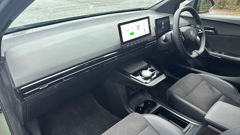 Begagnad MG MG4 EV 319 kW (435 HK) 2024 Grön Halvkombi