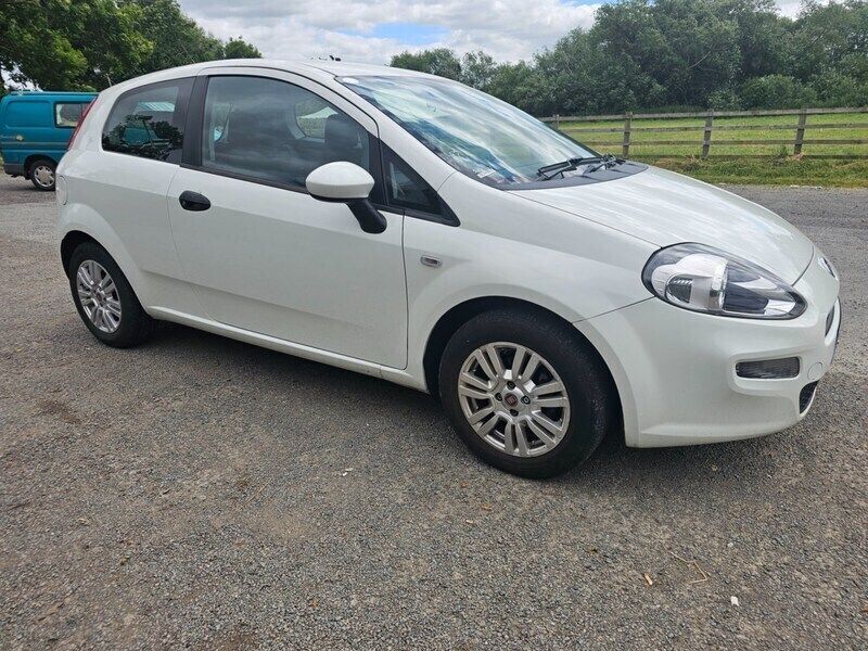 White Used 2015 Fiat Punto Pop Hatchback | £2,600 (Fair price) - Image 1/4