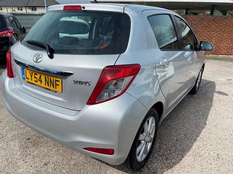 Used Toyota Yaris Multidrive S 98 HP (72 kW) 2011 Silver Hatchback