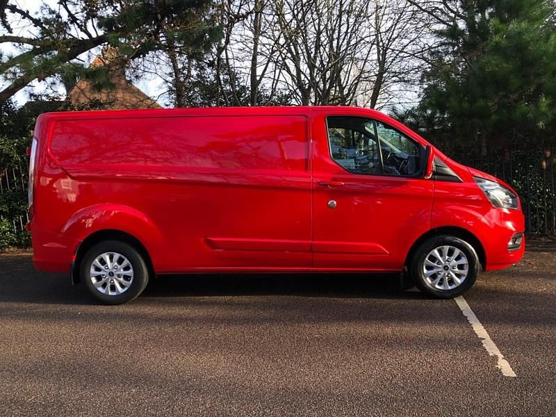 Used Ford Transit Custom Limited 130 HP (95 kW) 2019 Red Van