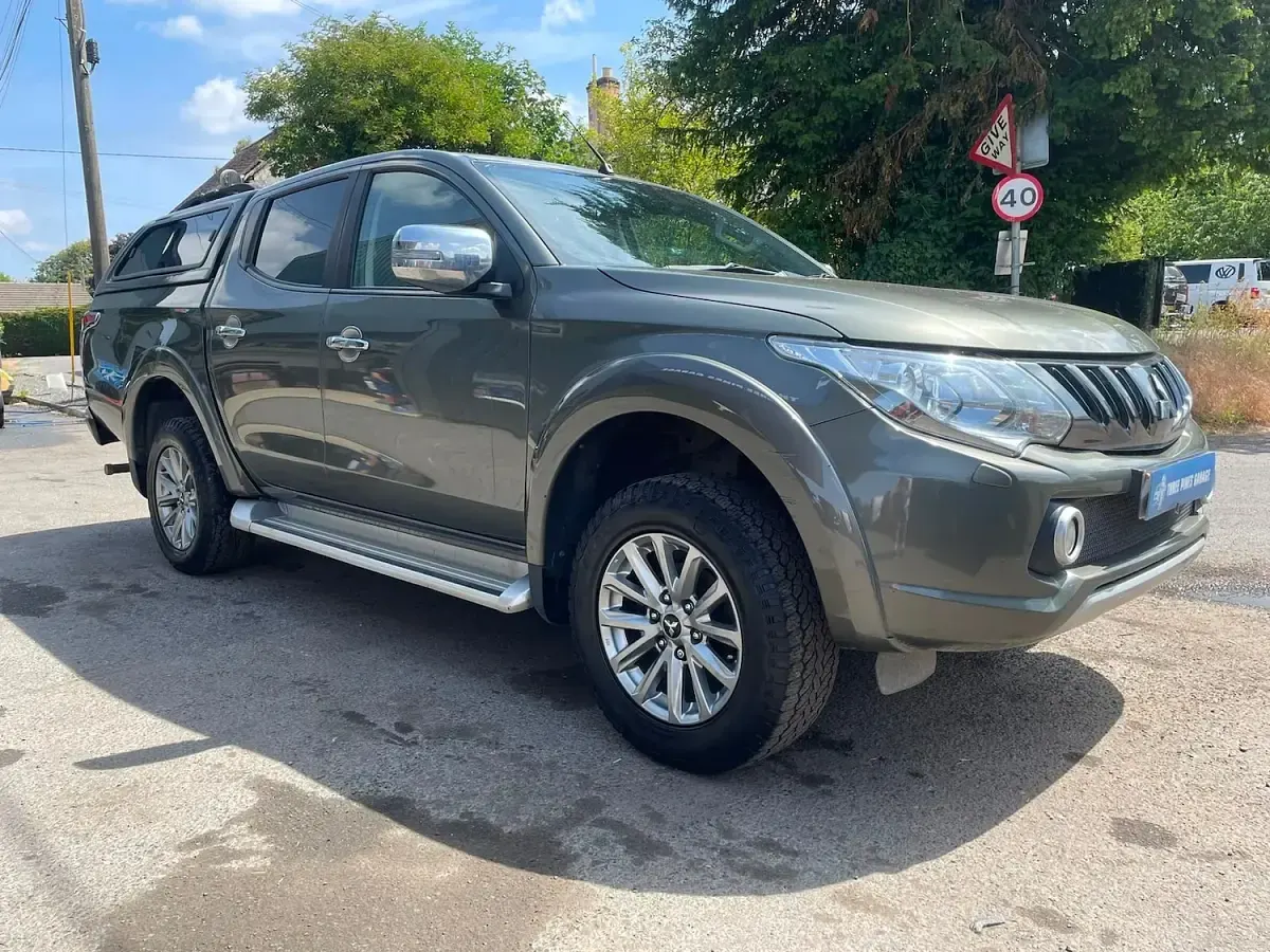 Used Mitsubishi L200 2018 Green Pickup