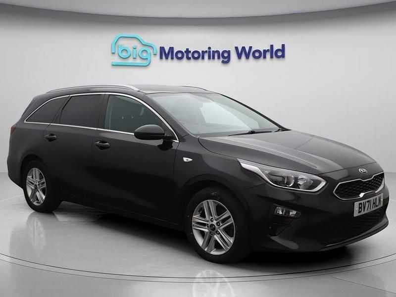 Black Used 2021 Kia Ceed Hatchback | £11,800 (Fair price) - Image 1/4