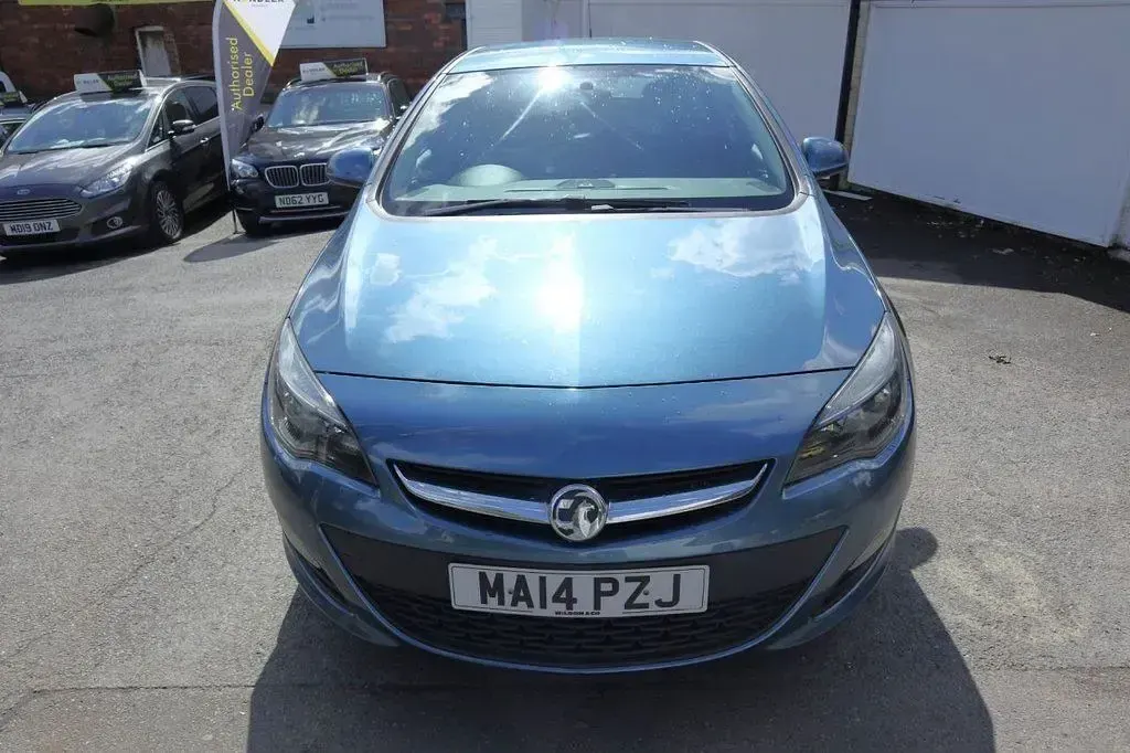 Used Vauxhall Astra Excite 110 HP (80 kW) 2014 Blue Hatchback