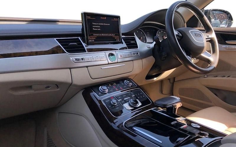 Usado Audi A8 Comfort 262 HP (192 kW) 2016 Preto Sedan