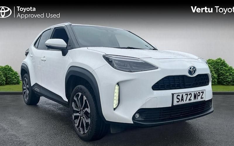 Used 2025 Toyota Yaris Hybrid Design Estate | £18,114 (Super price) - Image 1/4
