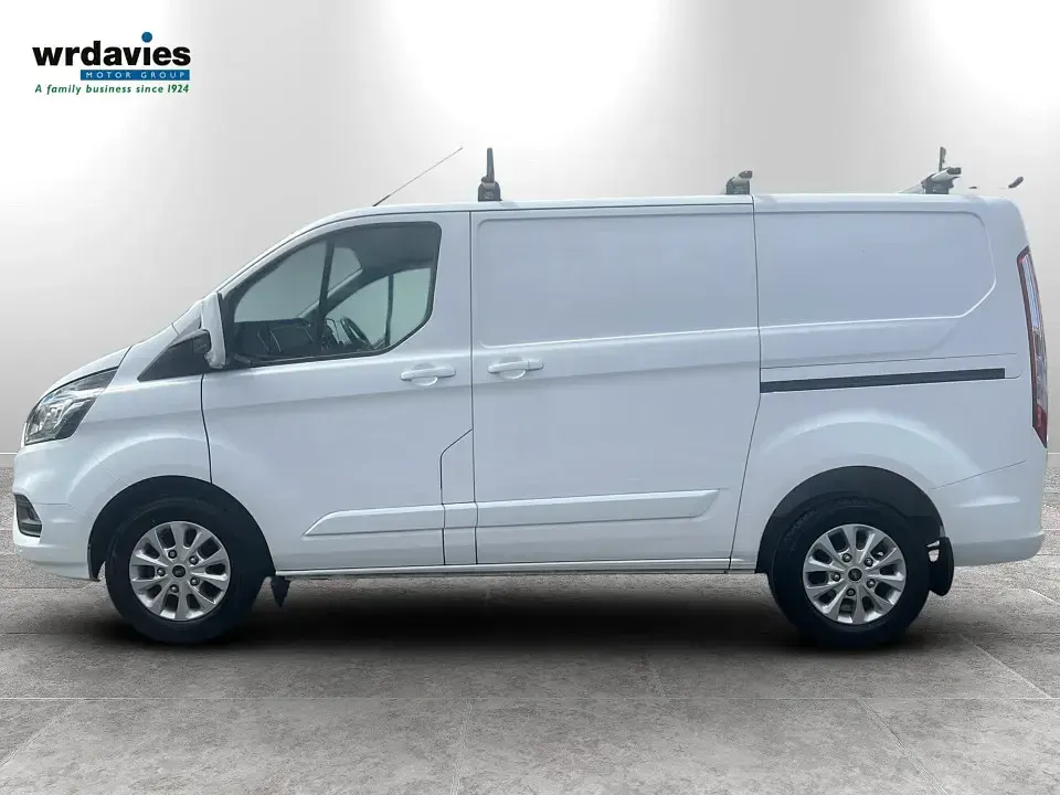 Used Ford Transit Custom Limited 130 HP (95 kW) 2022 White Van