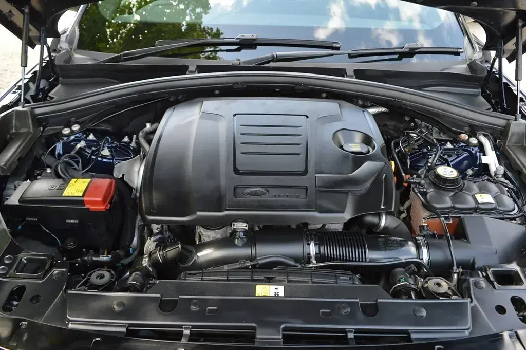 Second-hand Land Rover Range Rover Velar SE Dynamic 404 CP (297 kW) 2021 Albastru SUV