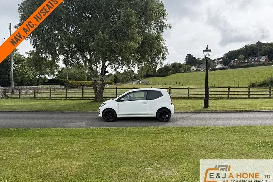 Used VW up! 75 HP (55 kW) 2015 White Hatchback
