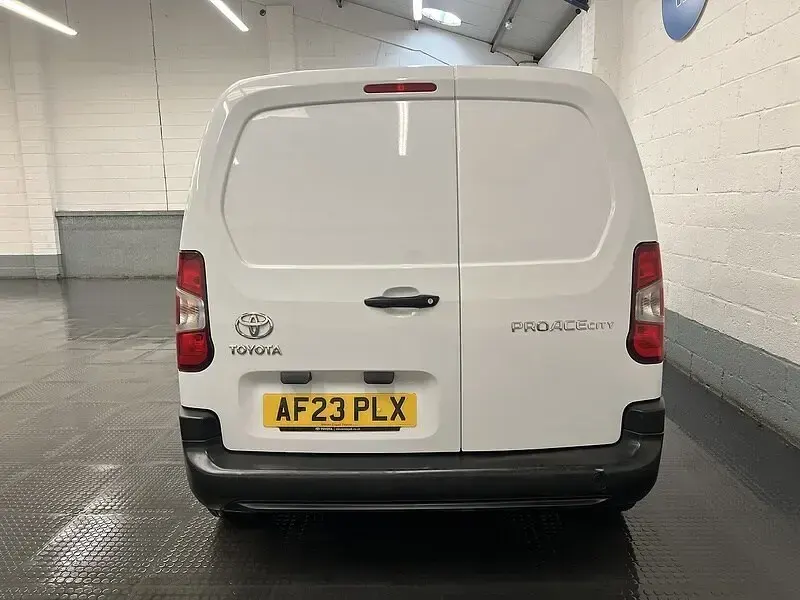 Used Toyota Proace Active 120 HP (88 kW) 2023 White MPV