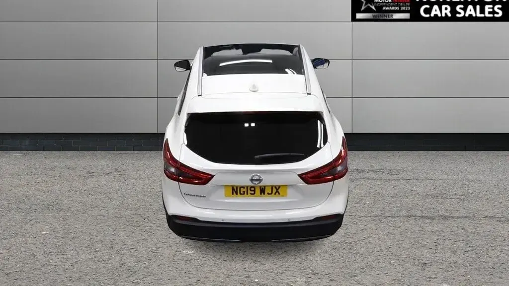 Used Nissan Qashqai N-Connecta 140 HP (102 kW) 2019 White SUV