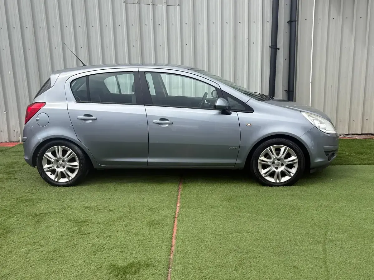 Used Vauxhall Corsa Design Edition 2009 Silver Hatchback