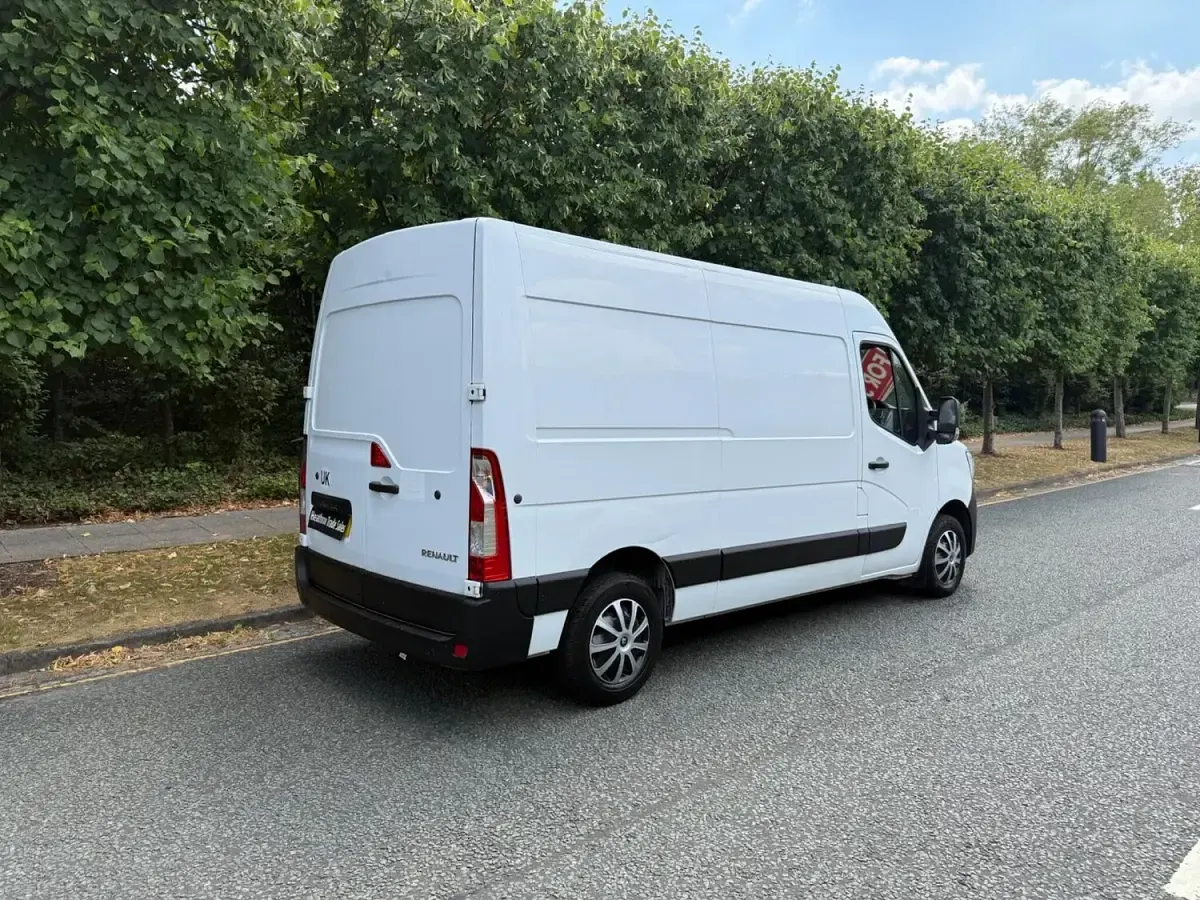 Used Renault Master Business 2022 White MPV