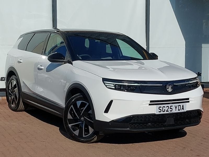 Brilliant paint arctic white New 2025 Vauxhall Grandland X Ultimate SUV | £28,998 (Fair price) - Image 1/4