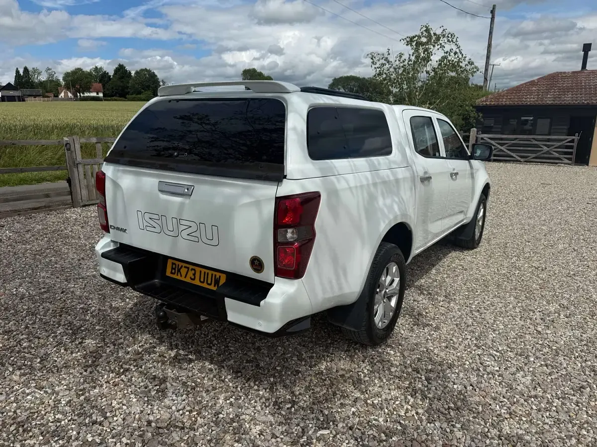 Used Isuzu D-Max 163 HP (119 kW) 2023 White Pickup