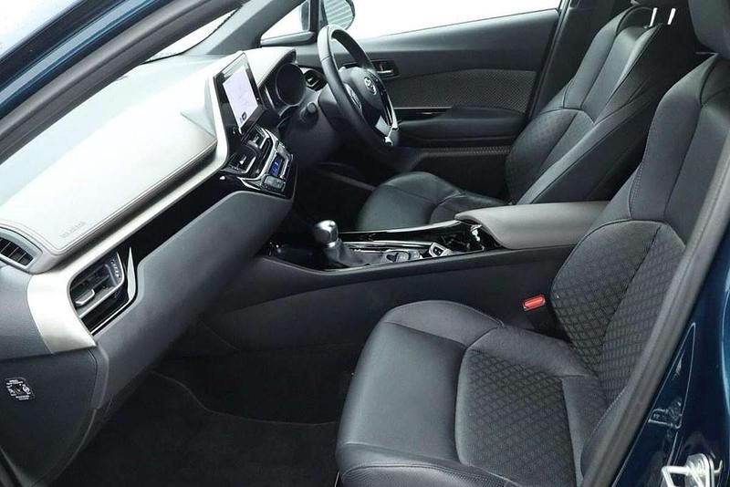 Used Toyota C-HR 180 HP (132 kW) 2023 Blue SUV
