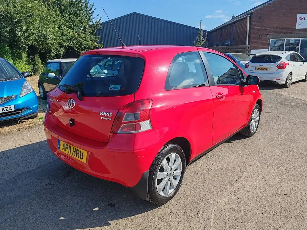 Used Toyota Yaris 69 HP (50 kW) 2011 Red Hatchback