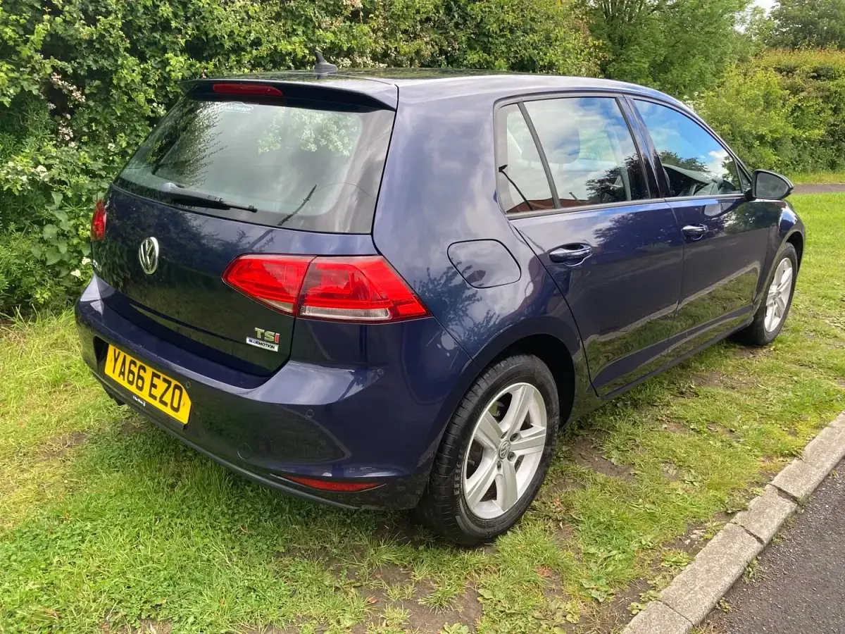 Used VW Golf VII Edition 125 HP (91 kW) 2016 Blue Hatchback