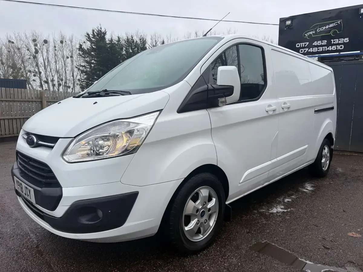 Used Ford Transit Custom Limited 130 HP (95 kW) 2018 White Van