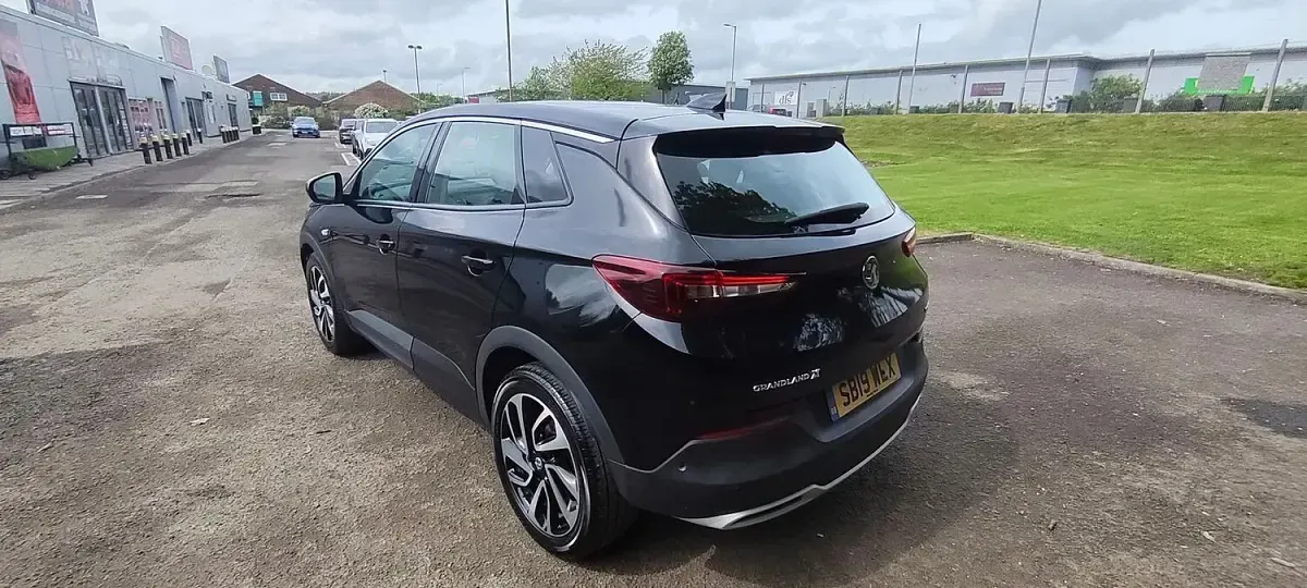 Used Vauxhall Grandland X Elite 130 HP (95 kW) 2019 Black SUV