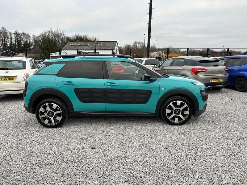 Used Citroën C4 Cactus Flair 100 HP (73 kW) 2015 Blue Hatchback