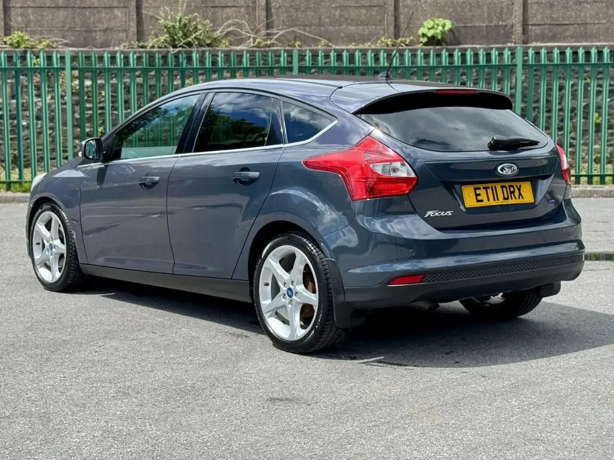 Used Ford Focus Titanium X 115 HP (84 kW) 2011 Grey Hatchback