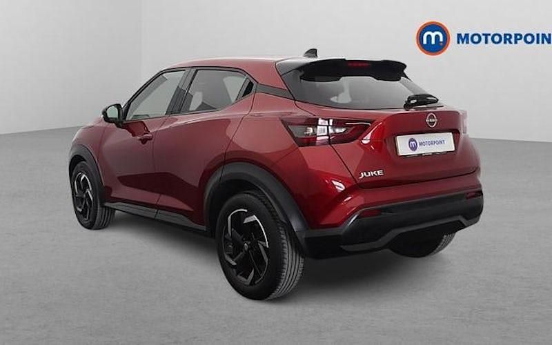 Used Nissan Juke N-Connecta 114 HP (83 kW) 2023 Red SUV
