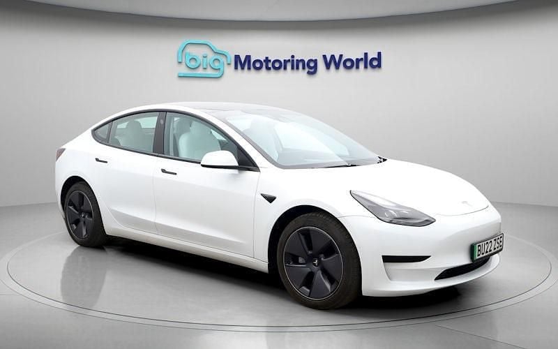Used Tesla Model 3 Standard Range Plus 222 kW (302 HP) 2021 White Sedan