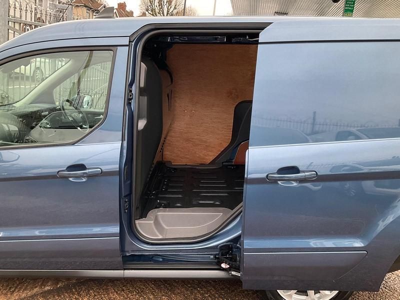 Used Ford Transit Connect Limited 120 HP (88 kW) 2021 Blue MPV