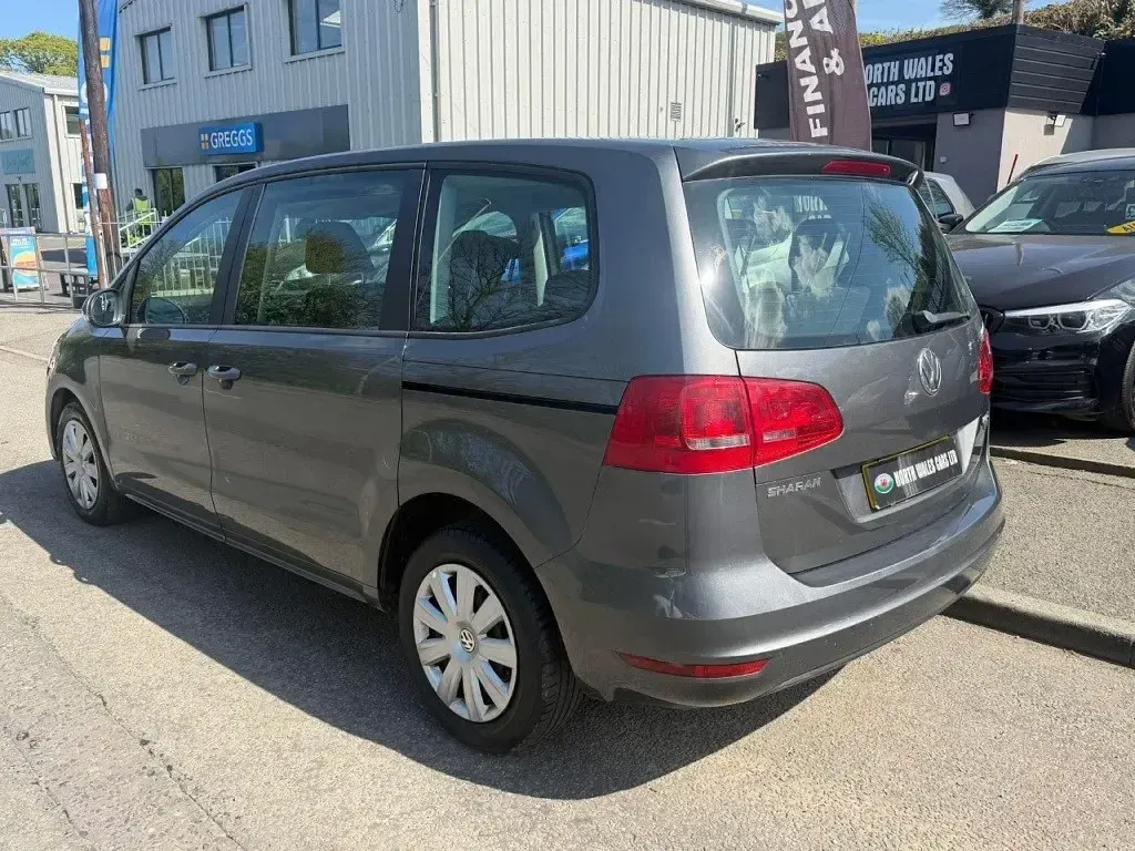 Usado VW Sharan S 140 HP (102 kW) 2011 Cinzento Monovolume