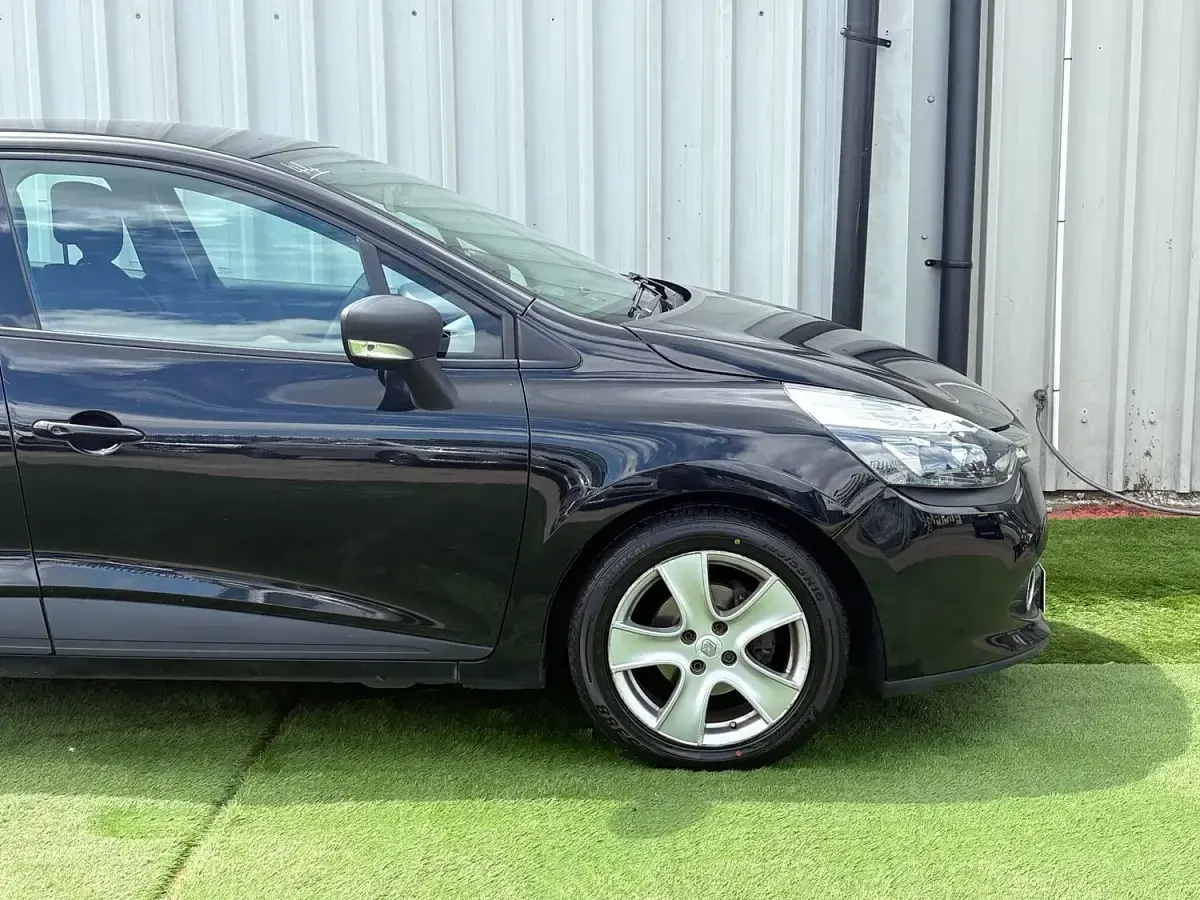 Used Renault Clio IV Play 75 HP (55 kW) 2016 Black Hatchback