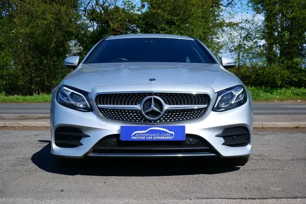 Usado Mercedes E350 AMG line 313 CV (230 kW) 2019 Plateado Coupe