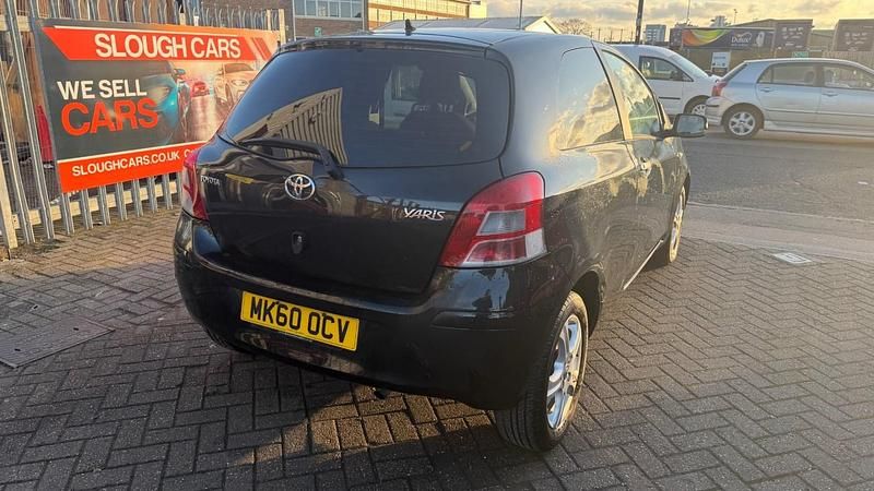Used Toyota Yaris 101 HP (74 kW) 2010 Black Hatchback