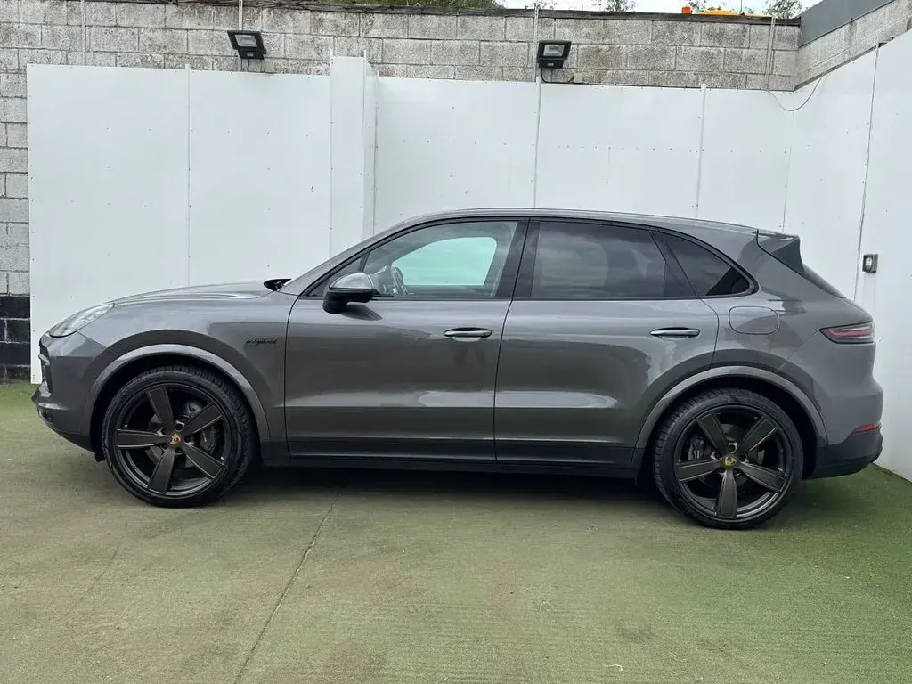 Used Porsche Cayenne 462 HP (339 kW) 2020 Grey SUV