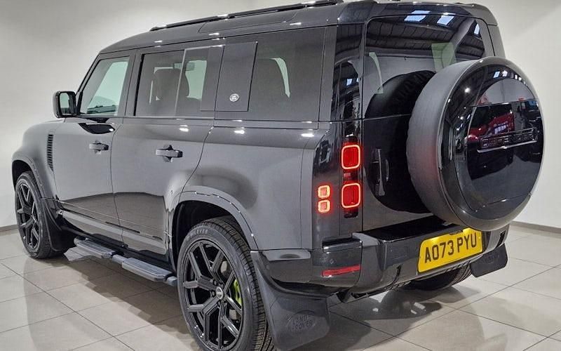 Used Land Rover Defender 249 HP (183 kW) 2023 Estate