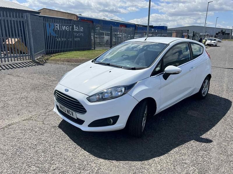 White Used 2013 Ford Fiesta Zetec Hatchback | £2,895 (Good price) - Image 1/4