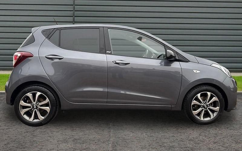 Used Hyundai i10 67 HP (49 kW) 2020 Hatchback