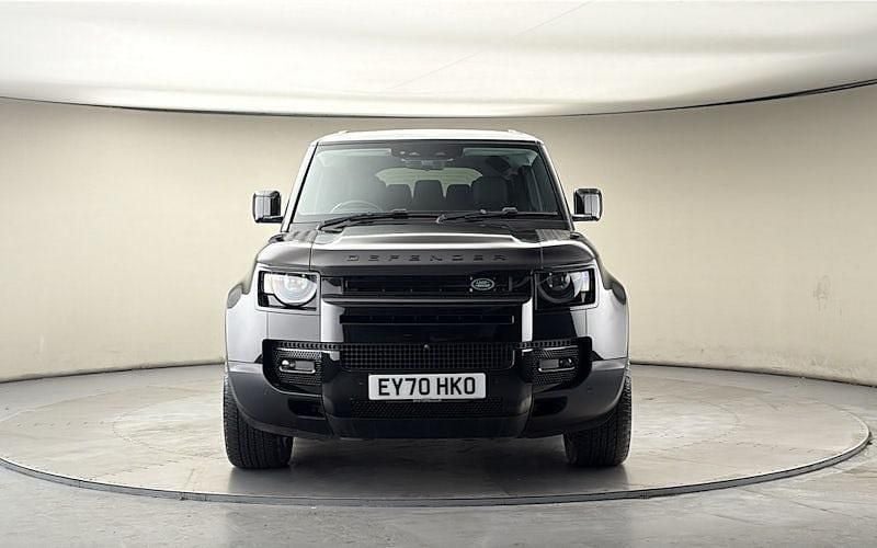 Used Land Rover Defender SE 200 HP (147 kW) 2020 Santorini black SUV